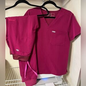 Figs scrub set, berry pink, Catarina top S, Zamora Bottom XS tall